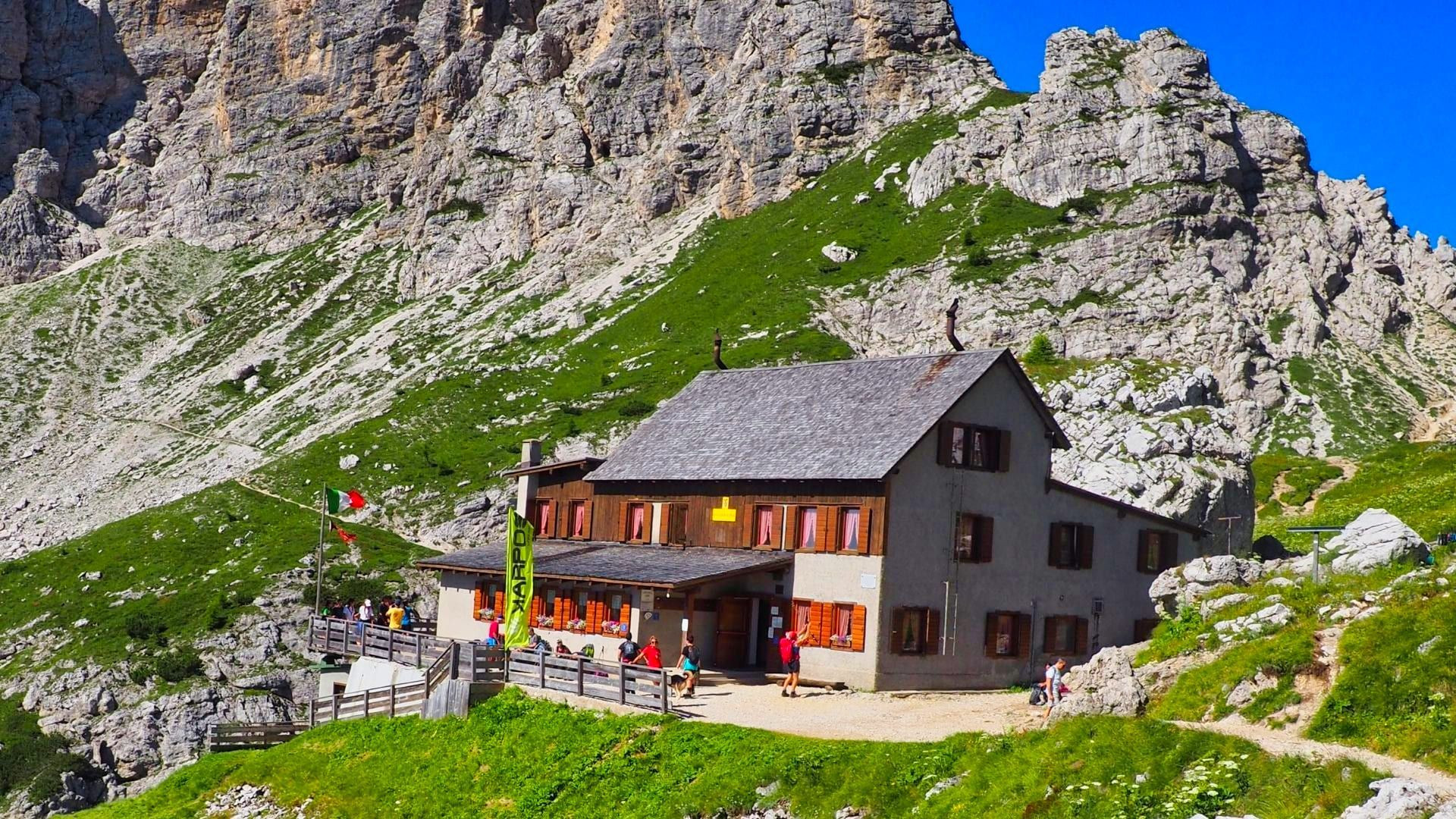 © Thomas Praire Refuge Coldai - Dolomites - Italie