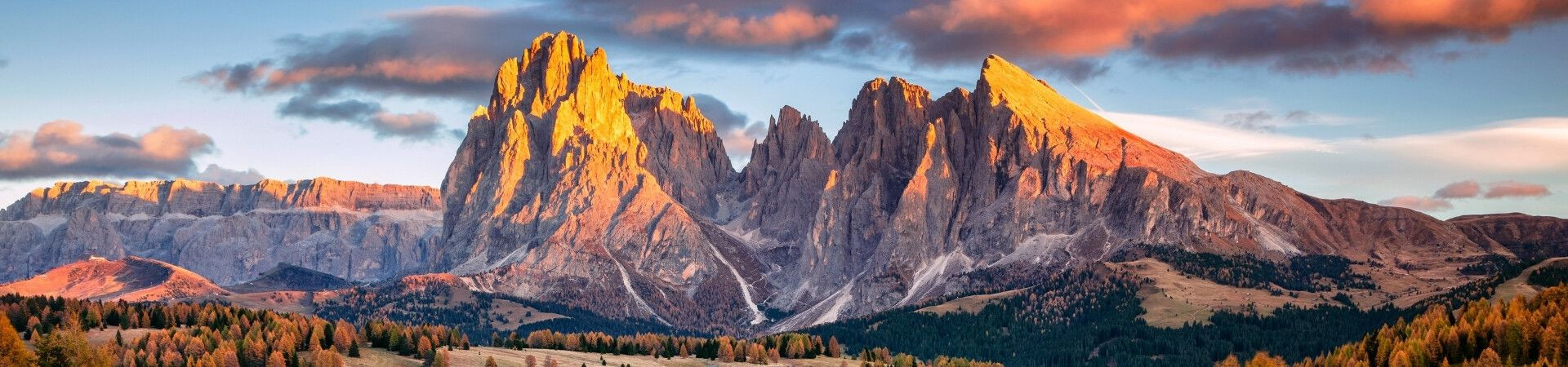 Sommets du Sassolungo au coucher du soleil depuis l'Alpe di Siusi - Dolomites, Italie