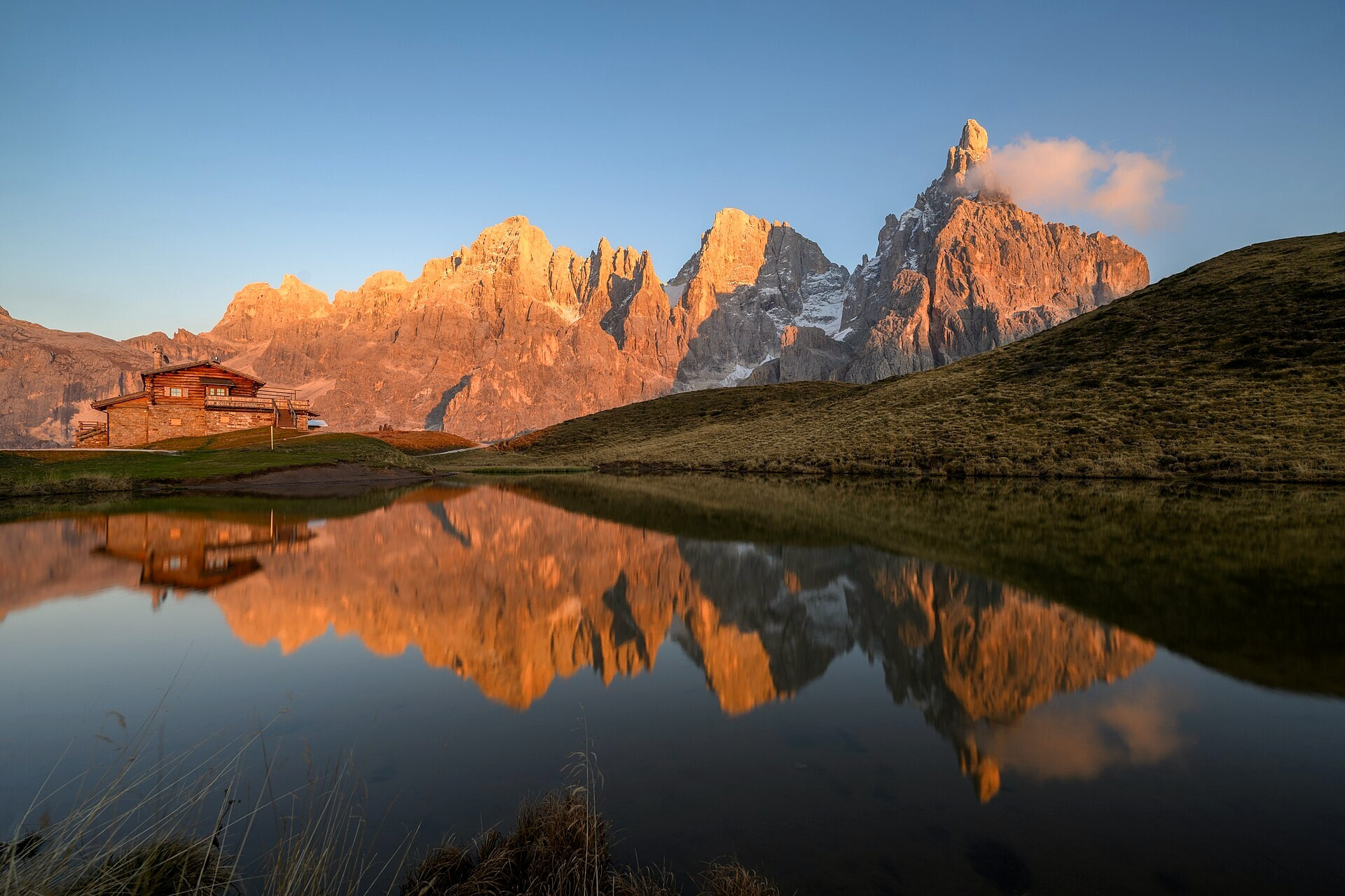 Enrosadira sur les Pale di San Martino depuis la Baita Segantini - Dolomites, Italie © Eric Kilby / Wikimedia (CC BY-SA 2.0)