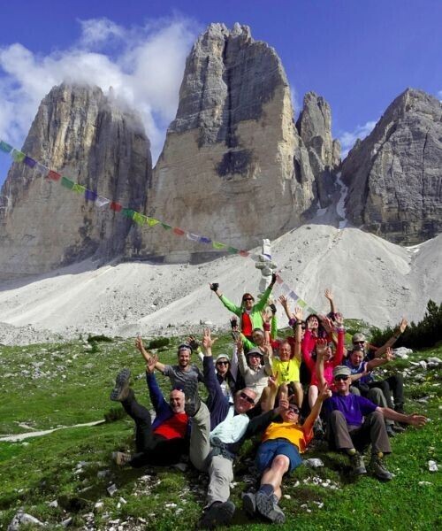 Groupe de randonneurs aux Tre Cime di Lavaredo - Dolomites - Italie