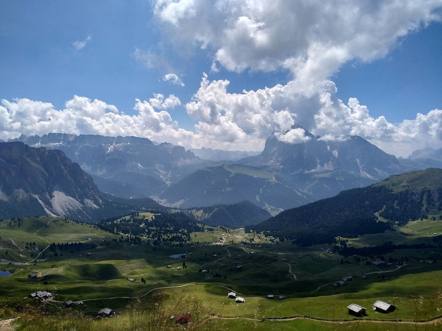 Panorama sur les Dolomites depuis le Seceda - Val Gardena - Italie © Anna Voli