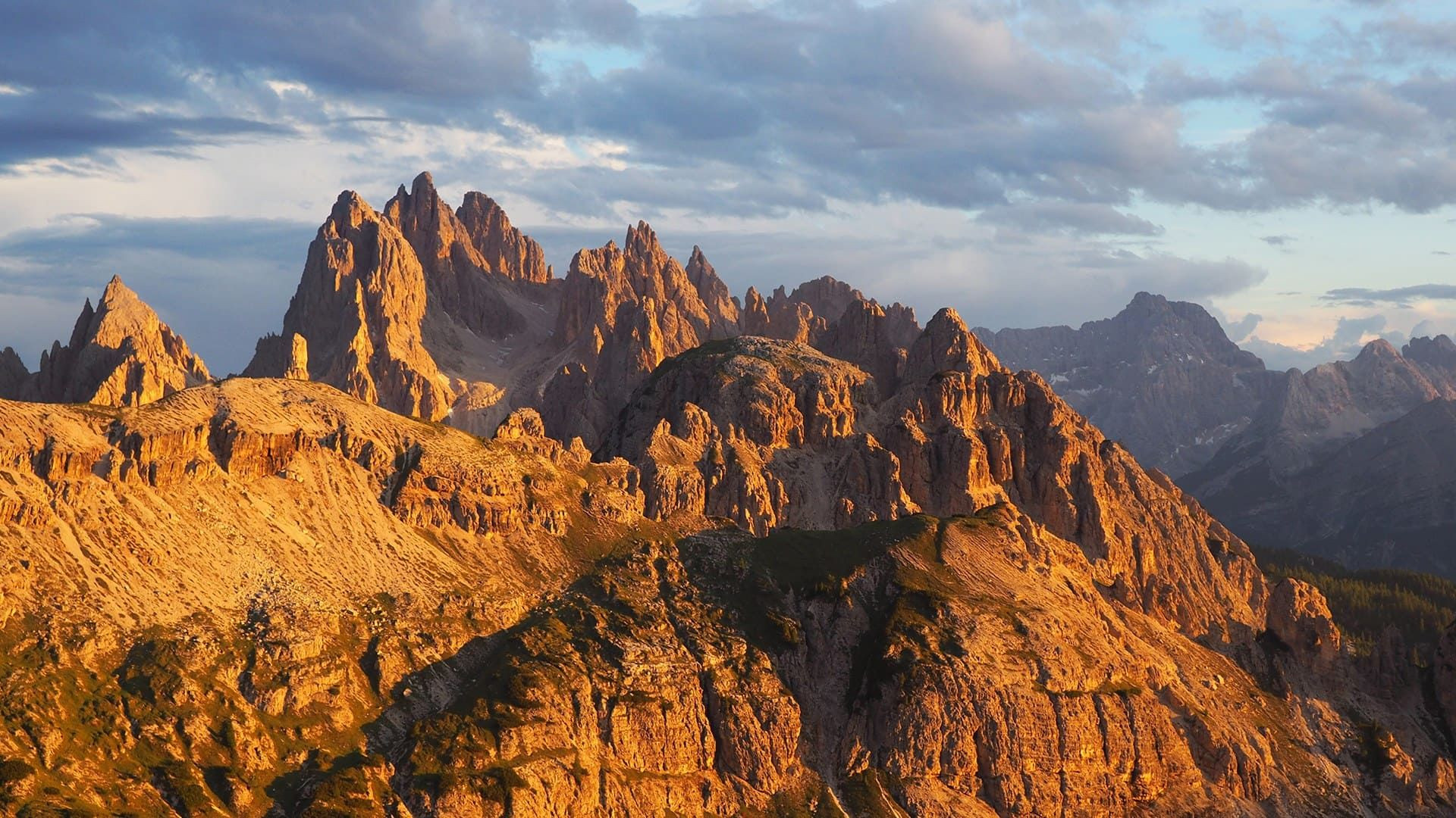Lumière rasante orange sur les Cadini di Misurina - Dolomites, Italie © Thomas Praire